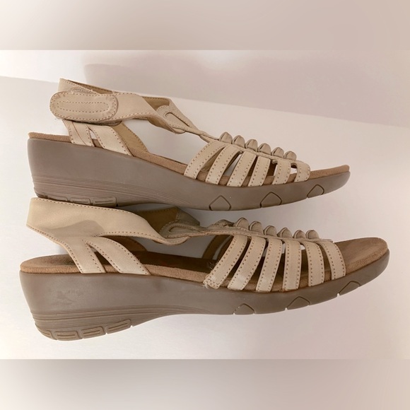 Baretraps Women’s Open Toe Sandals, 9 1/2M, Tan, Velcro Strap Closure, Casual - Picture 6 of 8